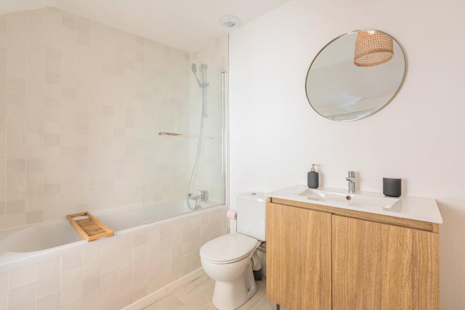 2 Bedroom House W/ Terrace, Near Train Stations & Metro リール エクステリア 写真